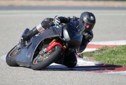 pneumatik_je_namenjen_motociklistima_koji_imaju_tehnicku_podrsku_trkacke_ekipe.jpg