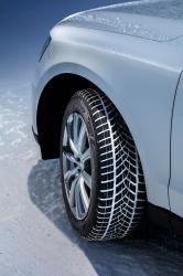 ultragrip_performance_suv_gen_1_postize_odlicne_performanse_pri_kocenju.jpg