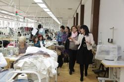 Osam ambasadorki u poseti fabrici modne ku&Auml;�e "LUNA" u Po&Aring;&frac34;arevcu